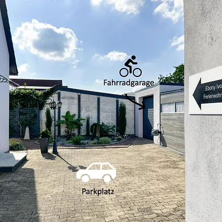 Ebony & Ivory Apartament